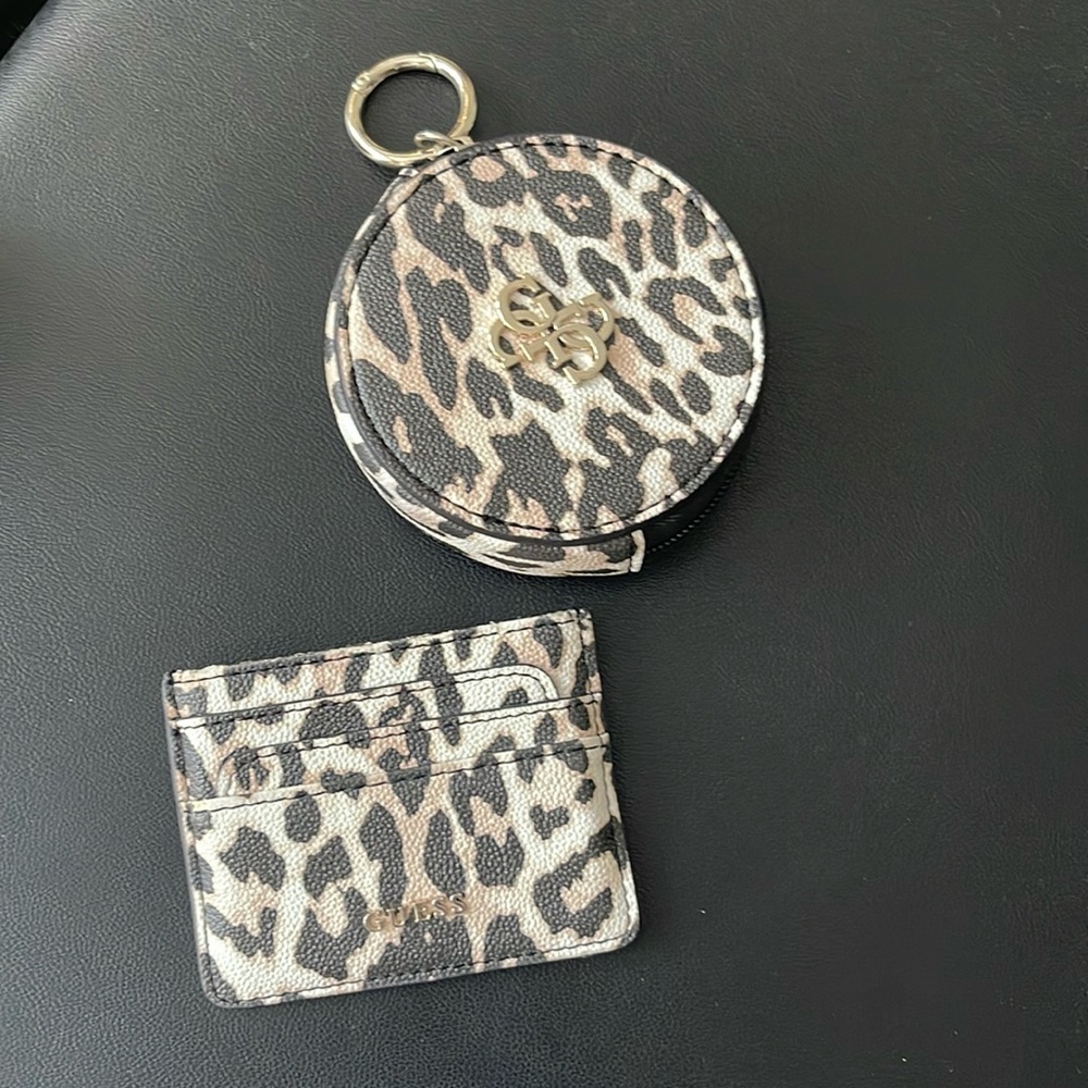 🤩 Price drop-Guess Coin Purse and credit card holder